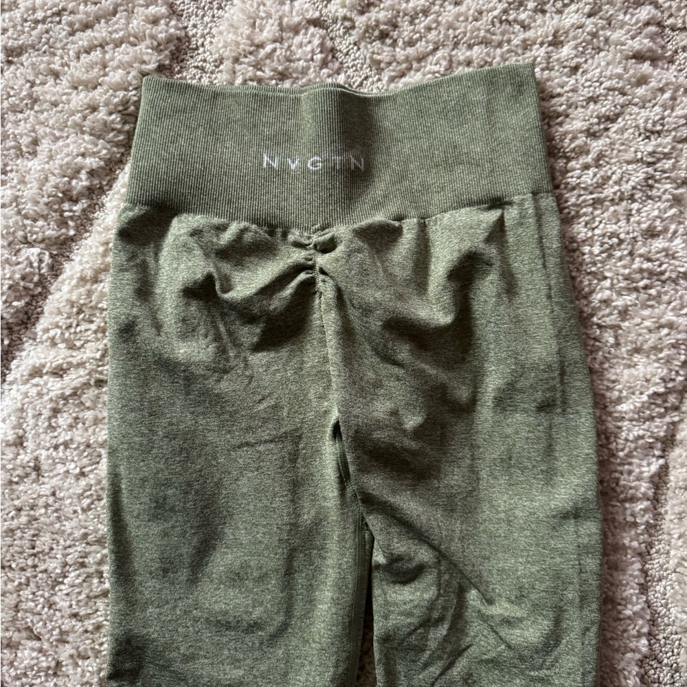 NVGTN scrunch amplify leggings.